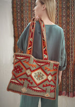 Load image into Gallery viewer, kerpe kilim shoulder bag